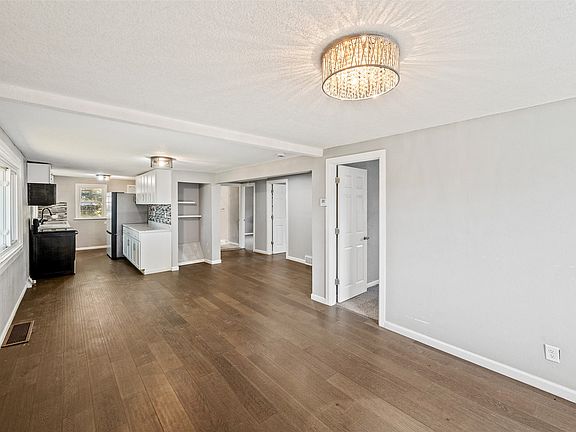5th image of 607 Cummins Rd