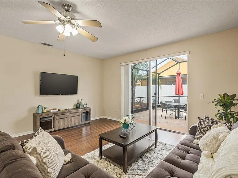 422 Graystone Blvd — Photo 15