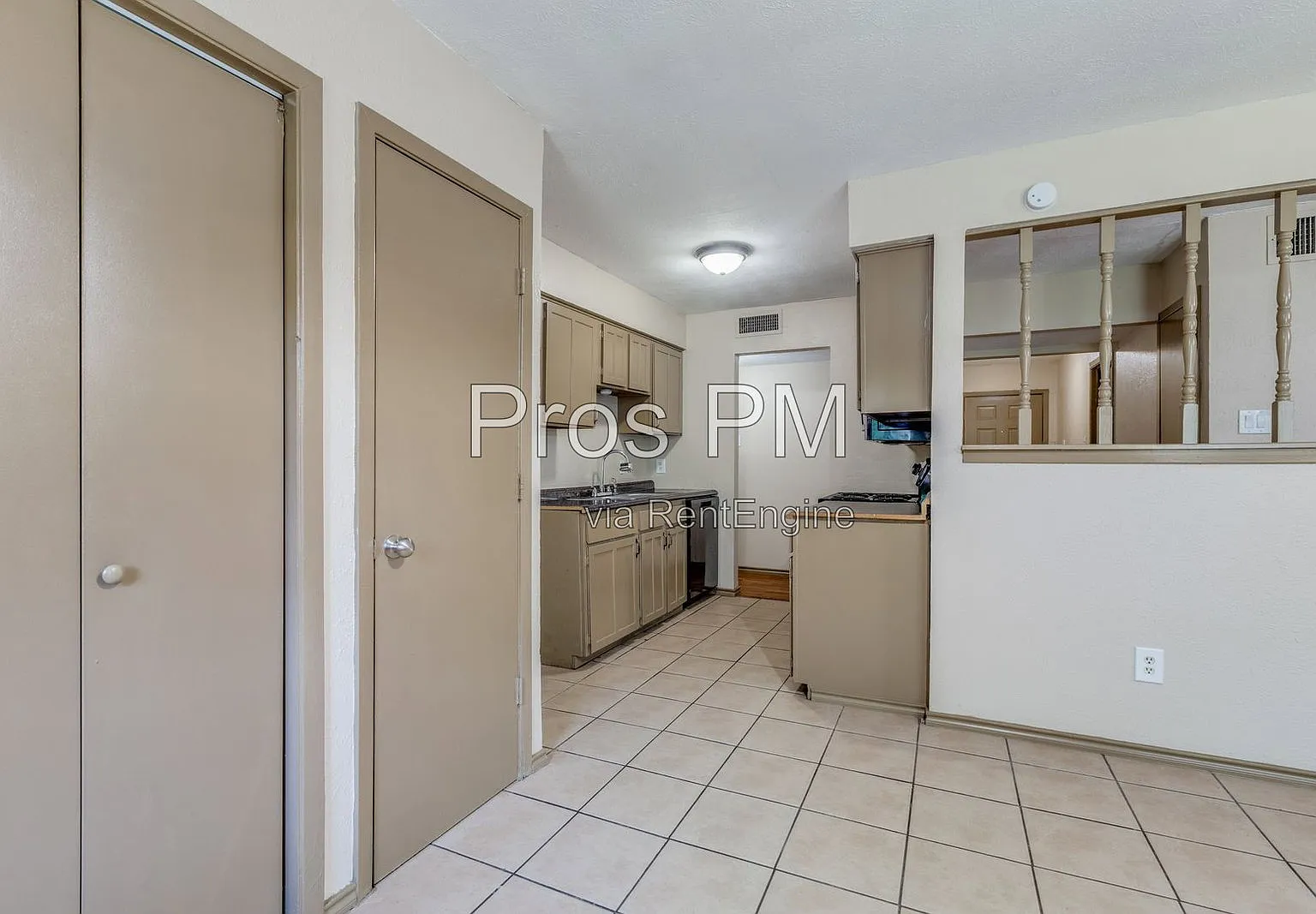 3 bed, 2.0 bath, 1424 sqft, $2,000 — Photo 2