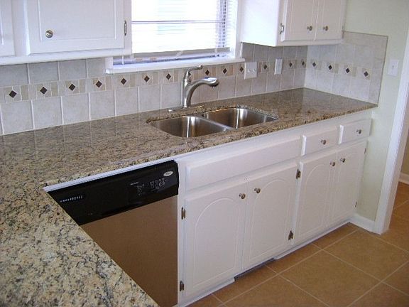 5th image of 1702 Chaucer Dr