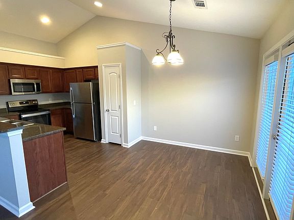 5th image of 29 Parkwalk Dr