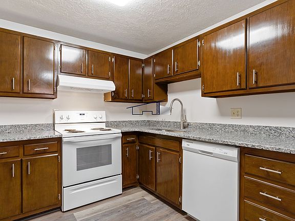 3rd image of 5858 S 2000 W APT C