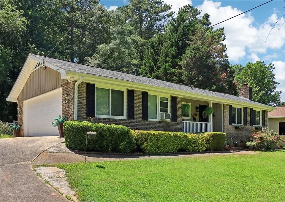 1st image of 207 Kettlewood Dr SW