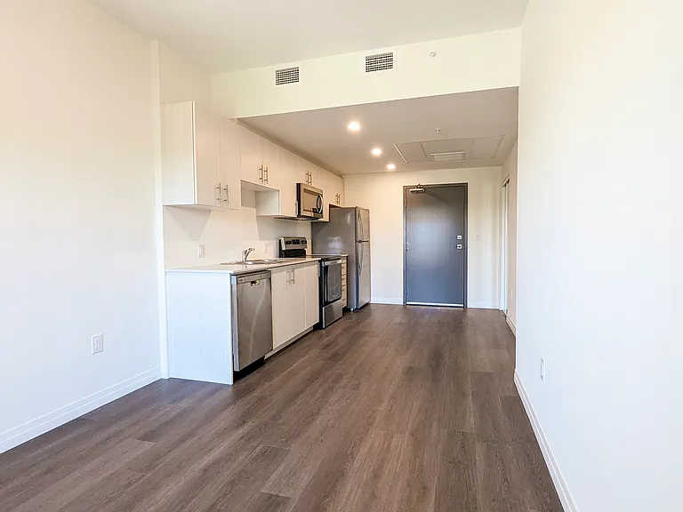 387 King St E #410 — Photo 3