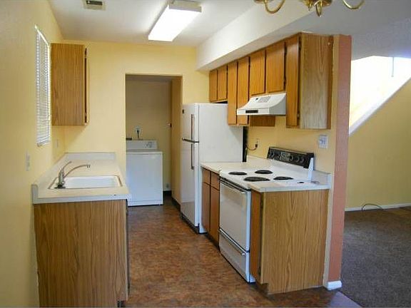 1410 Xanthia Kitchen