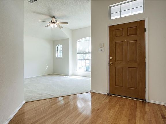 3rd image of 7808 Vista Creek Ln