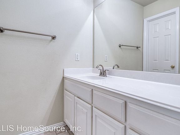 5th image of 1000 Leoti Ln