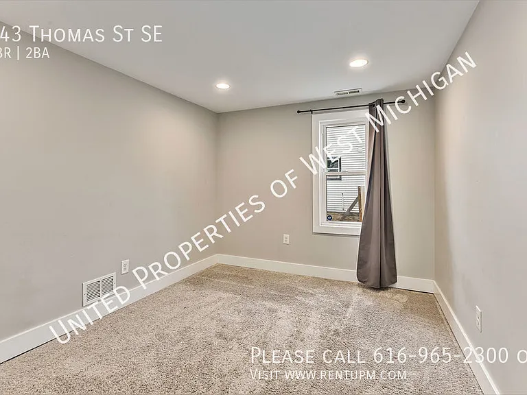 743 Thomas St SE — Photo 9