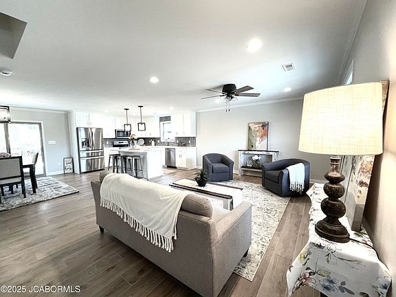5th image of 1412 Mernie Dr