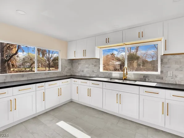 1995 Liston Ave, Logandale, NV 89021