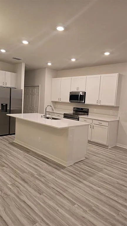 3 bed, 2.5 bath, 1947 sqft, $2,600 — Photo 3