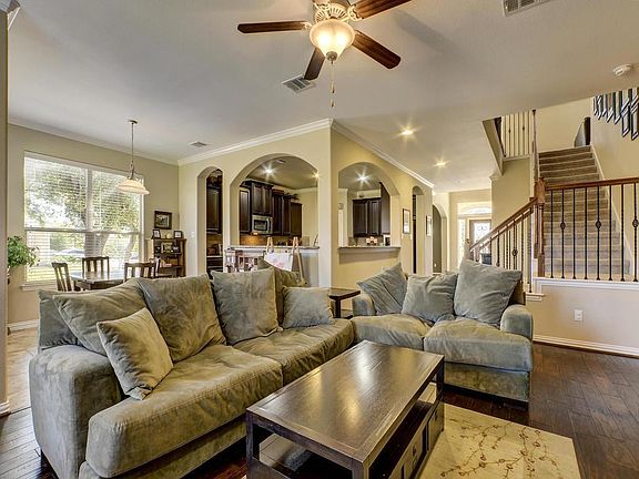 5th image of 701 Rolling Brook Ln