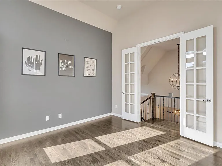 7336 Champagne Dr — Photo 24