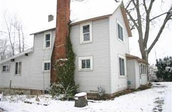 2nd image of 5923 Sawyer Rd