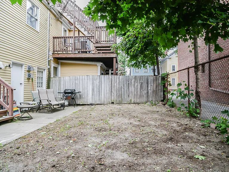 546 E 8th St #1 — Photo 24