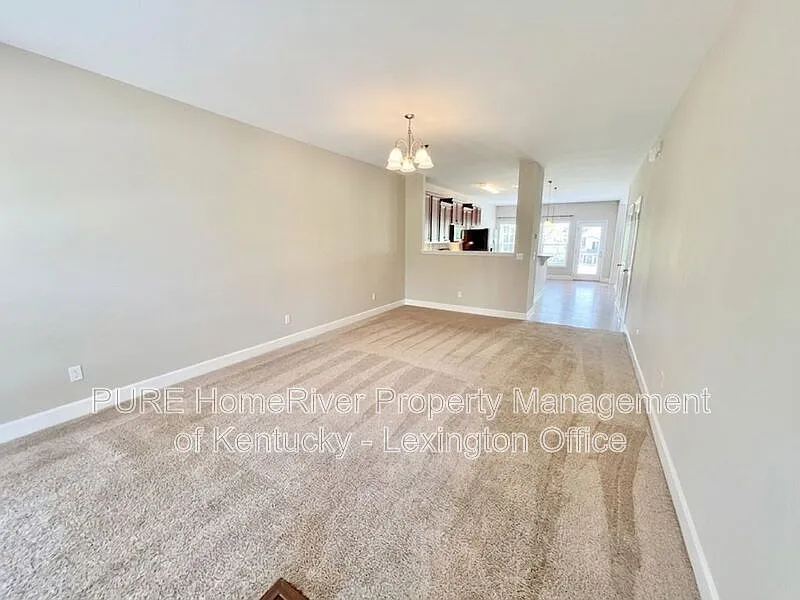 4 bed, 2.5 bath, 2561 sqft, $2,450 — Photo 4