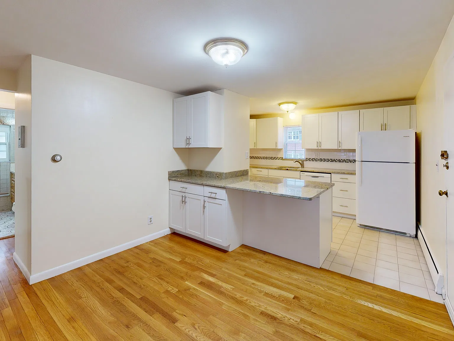 2 bed, 800 sqft, $2,400 — Photo 2