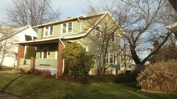 878 Seneca St NE photo 1