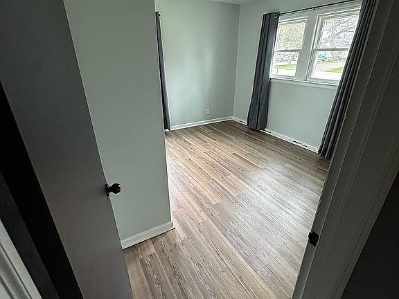 5th image of 110 Lee Ave