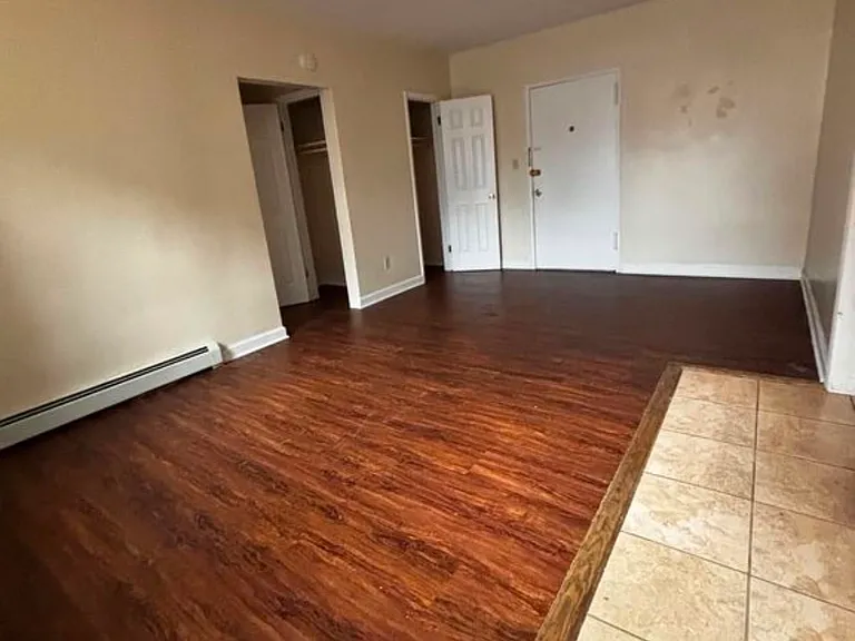 321 Sanford Ave #4B — Photo 3