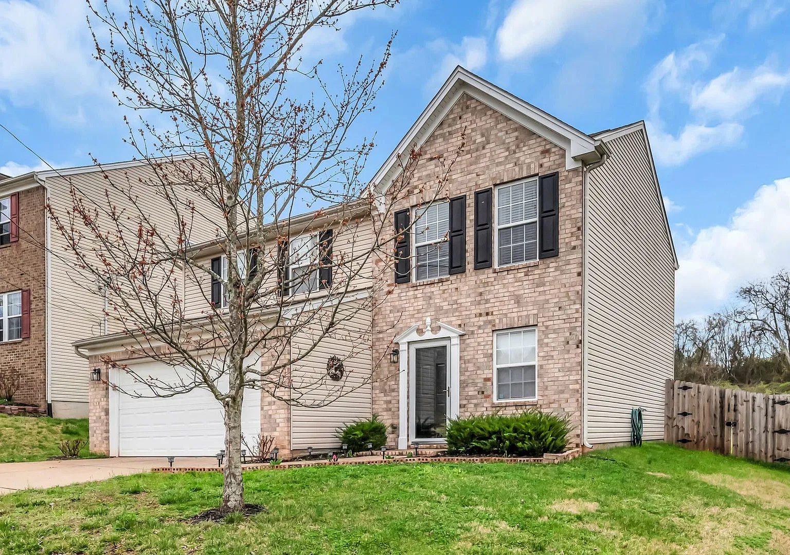 3 Bed 2.5 Bath, Single Family Home located on a quiet street! 1700 Sqft. — Photo 2