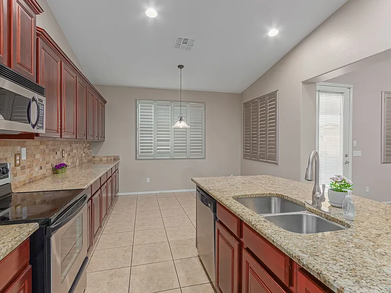 2206 W Fawn Dr — Photo 13