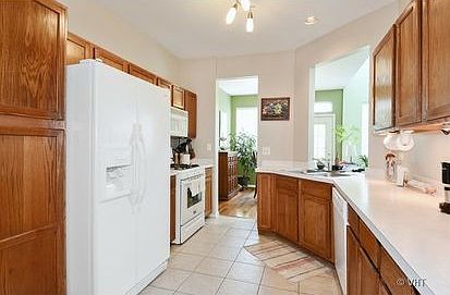 3rd image of 9 S Oakhurst Dr