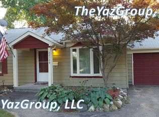 22129 Hawthorne St, Farmington, MI 48336