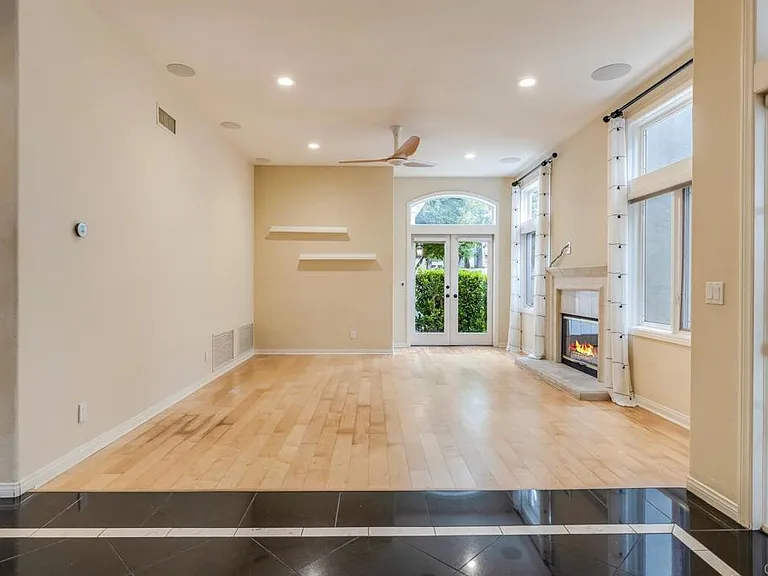 5370 Renaissance Ave — Photo 4