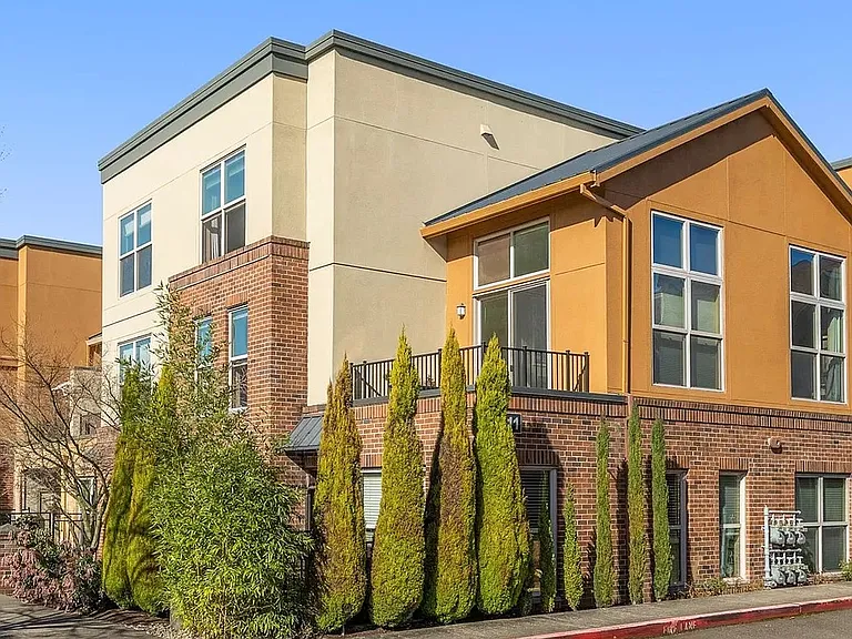 6211 NE Carillion Dr #207 — Photo 19