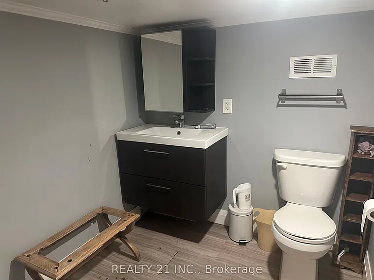 60 Phillip Ave #BASEMENT — Photo 9