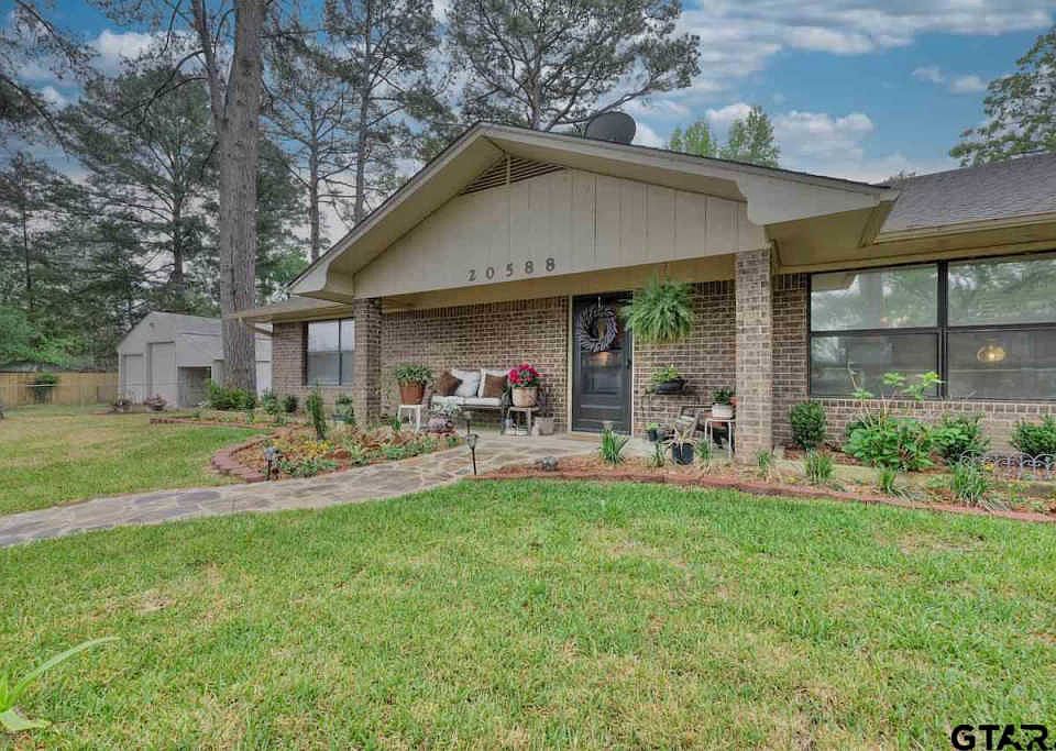 1st image of 20588 Pine Dr