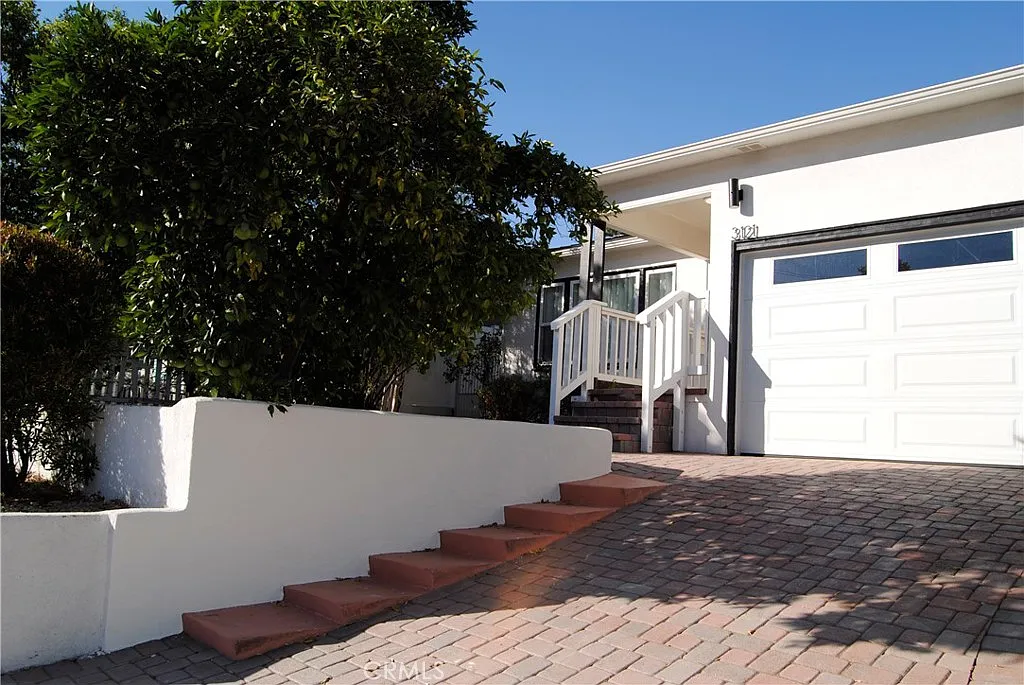 2 bed, 1026 sqft, $3,900 — Photo 3