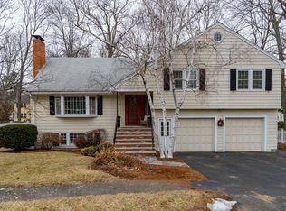 16 Victoria Ave, Reading, MA 01867