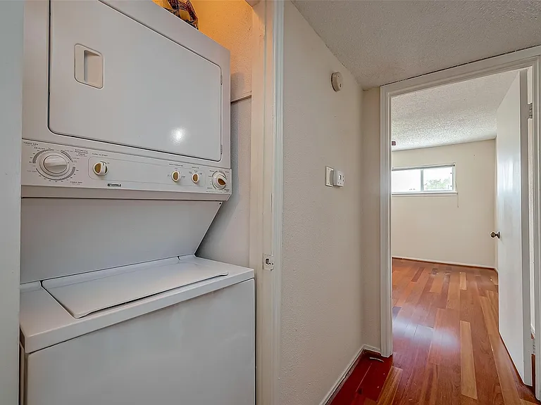 6410 Del Monte Dr #5 — Photo 30