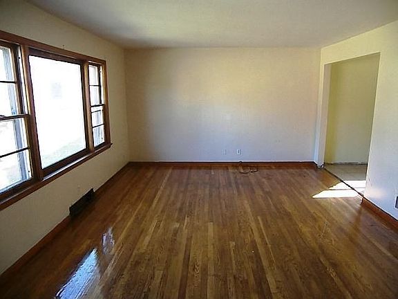 4th image of 106 N Highview Dr