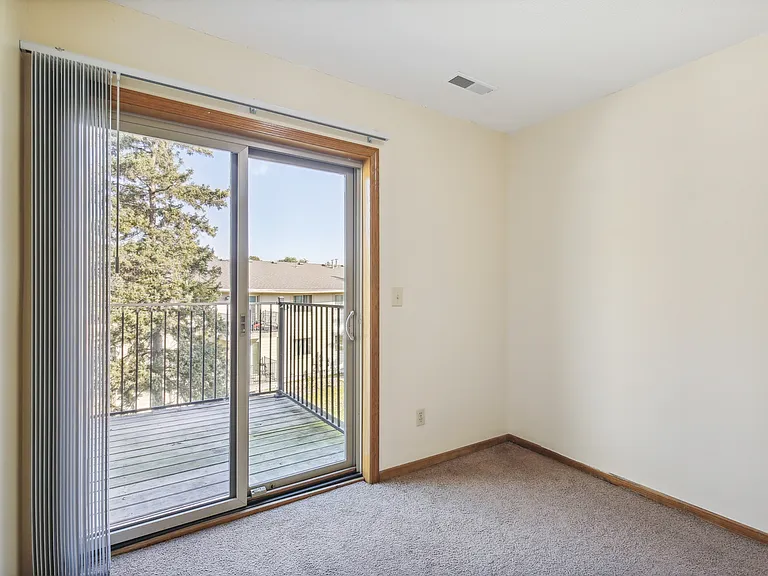 13304 Parkwood Dr #104 — Photo 14