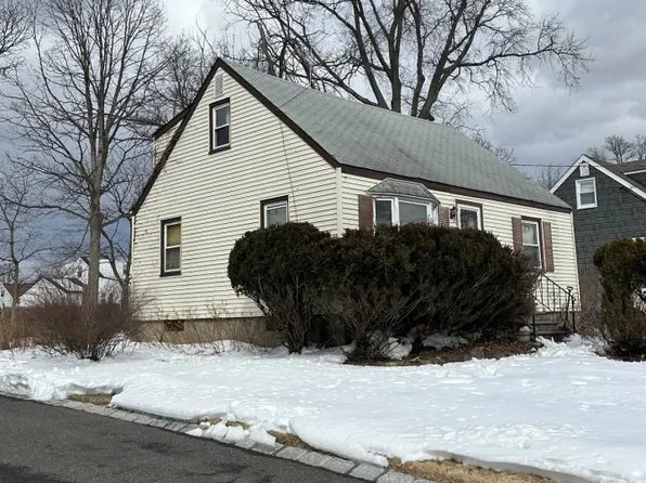 154 Oakmanor Parkway, South Plainfield, NJ 07080