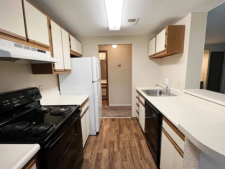 Woodhills Apartments — Photo 91