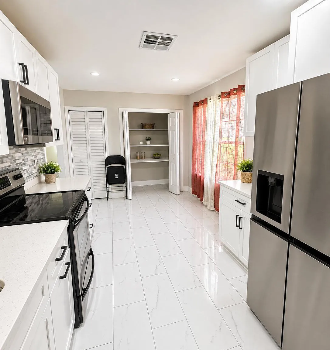 4 bed, 2.0 bath, 1848 sqft, $2,300 — Photo 4