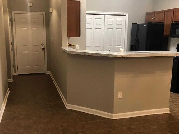 4th image of 858 Melanie Ln
