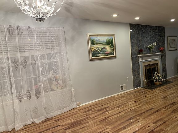 2nd image of 227 Lindsey Ct #1