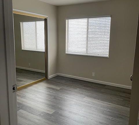5th image of 11718 Moorpark St #3