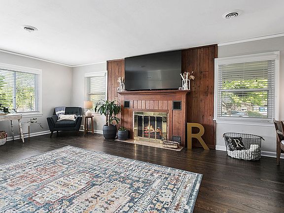3rd image of 111 Moss Ave