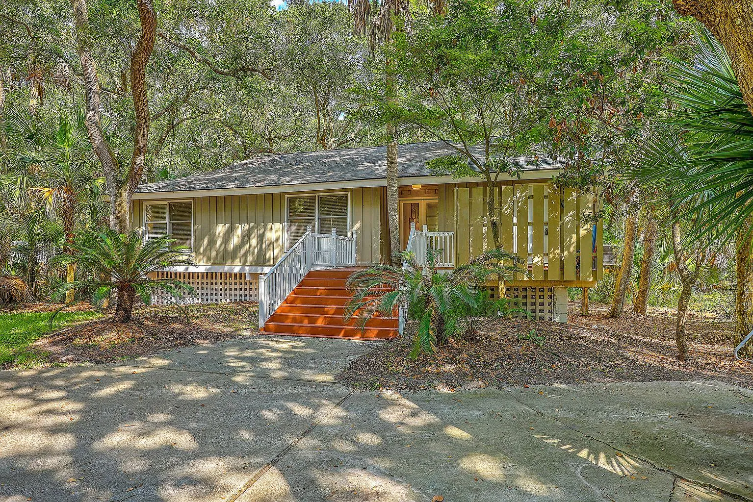 3 bed, 3.0 bath, 1878 sqft, $9,700 — Photo 2