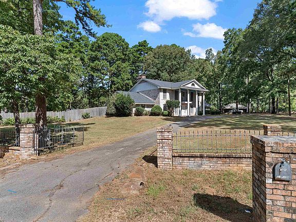 3rd image of 101 Cedar Cir