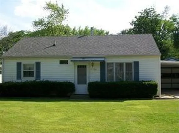 1104 Prairieview Dr, Rantoul, IL 61866