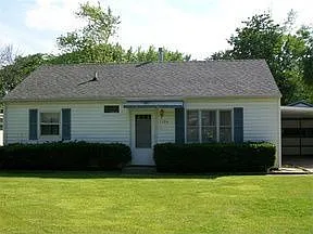 1104 Prairieview Dr photo 1