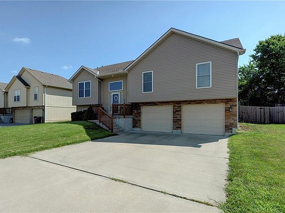 3rd image of 1411 NE Amanda Jean Way