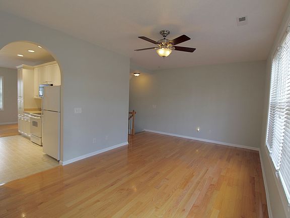 4th image of 1430 Mountain Spring Ln